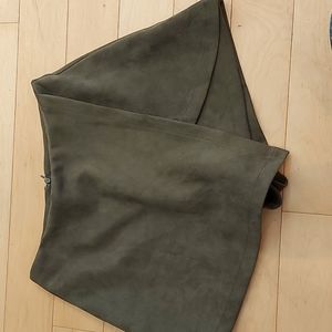Luxxel faux suede skort sz. M